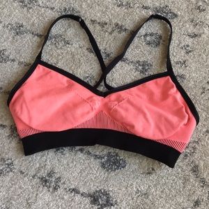 Lululemon sports bra size 4
